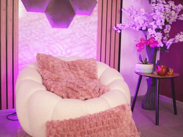 KiraKrush live cam on BongaCams