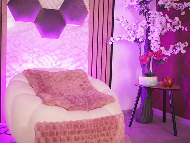 KiraKrush live cam on BongaCams