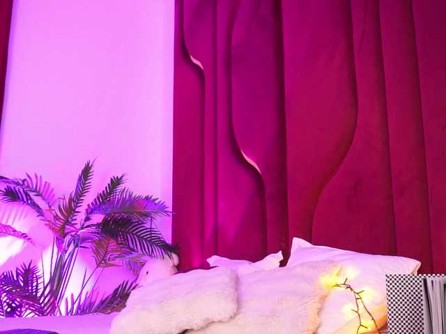 KiraKrush live cam on BongaCams