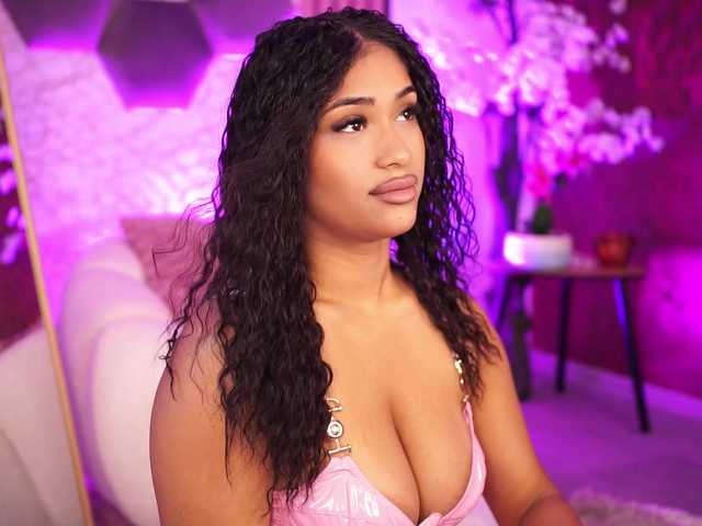 KiraKrush live cam on BongaCams