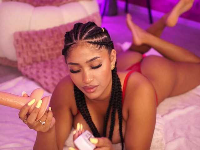 KiraKrush live cam on BongaCams