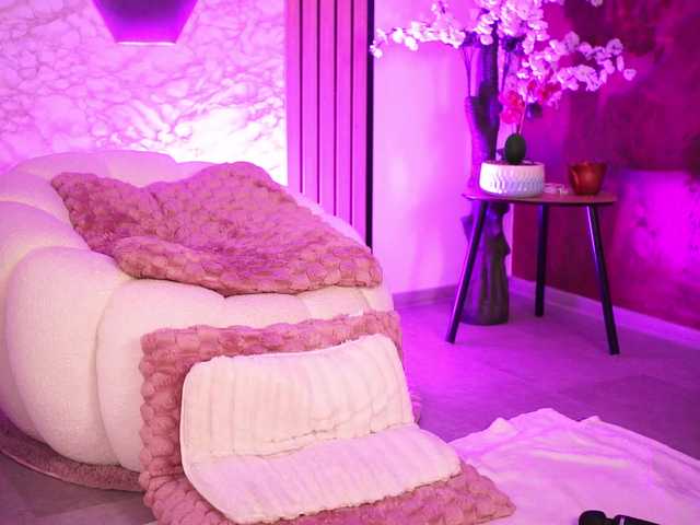 KiraKrush live cam on BongaCams
