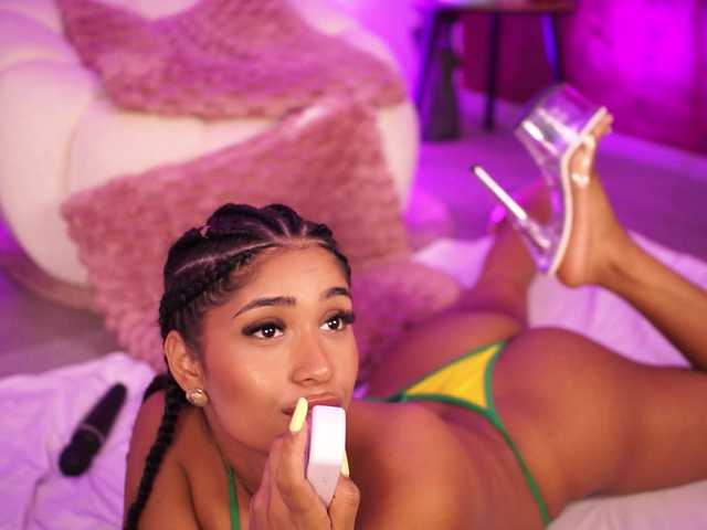KiraKrush live cam on BongaCams