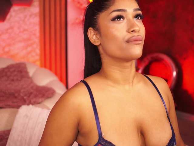 KiraKrush live cam on BongaCams
