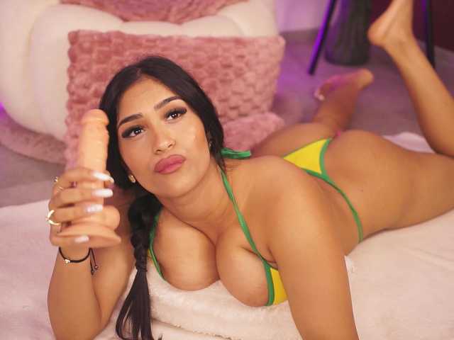 KiraKrush live cam on BongaCams