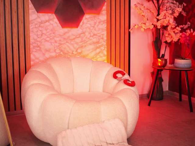 KiraKrush live cam on BongaCams