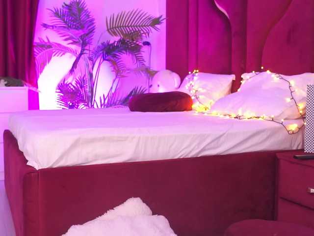 KiraKrush live cam on BongaCams