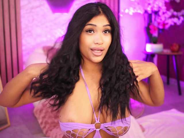 KiraKrush live cam on BongaCams