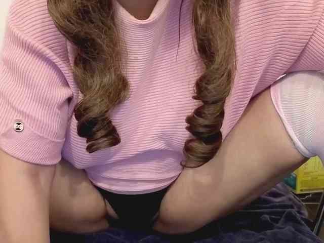 Model: rosearebluee