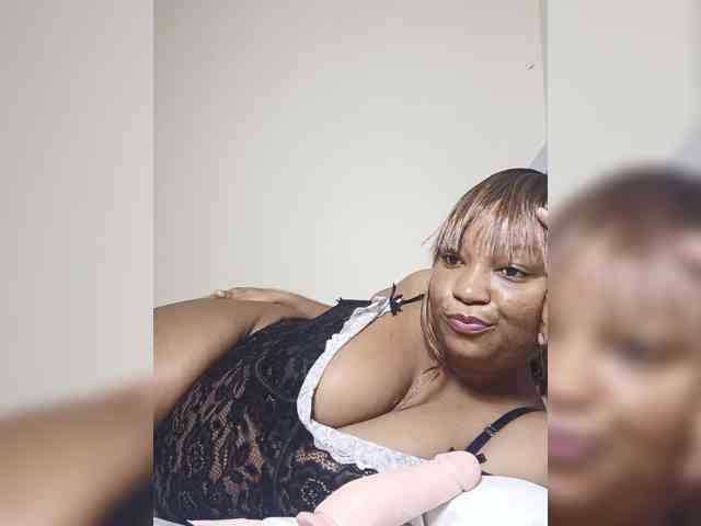 Queenluna271 webcam
