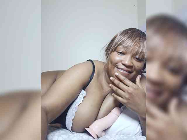 Queenluna271 webcam