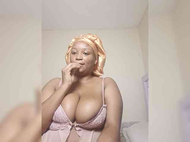 Queenluna271 webcam