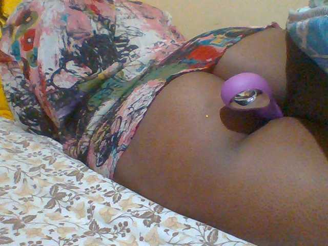 Sexymamasirra22 live webcam show