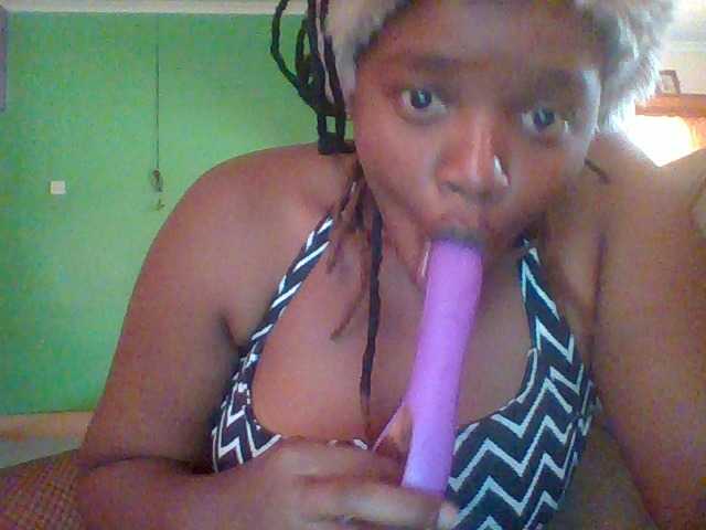Sexymamasirra22 live cam on BongaCams