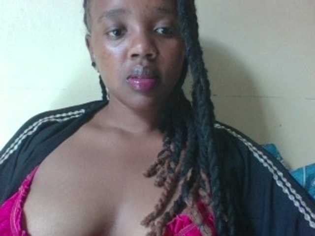 le modèle Sexymamasirra22 est en webcam porno dans un show sur le site bongacams, il possède les tags suivants: Ebony,Brunette,Trimmed