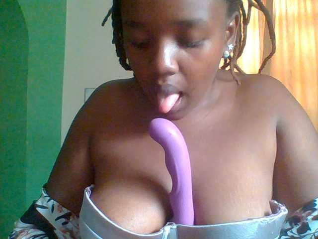 Sexymamasirra22 live cam on BongaCams