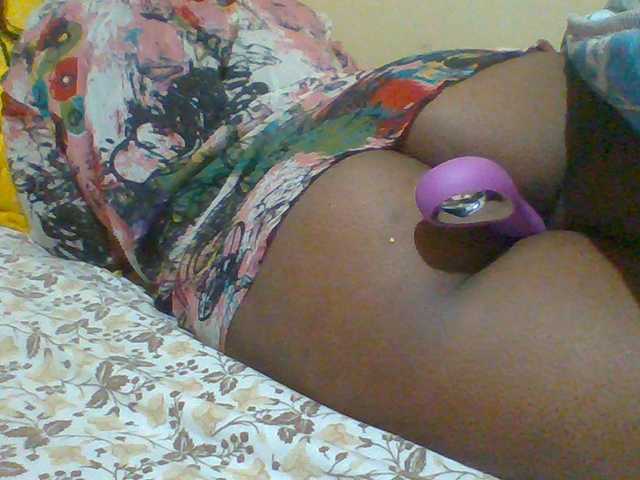Sexymamasirra22 live webcam show