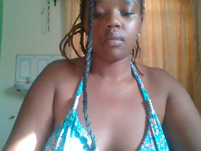 Sexymamasirra22 live cam on BongaCams
