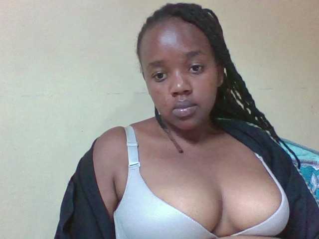 Sexymamasirra22 webcam bongacams model stream image