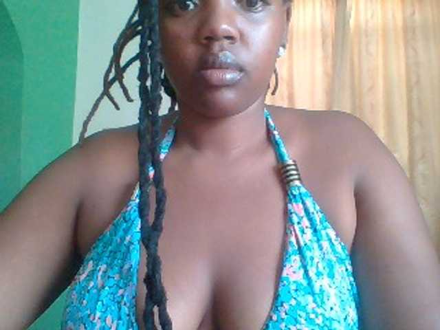 Sexymamasirra22 live cam on BongaCams