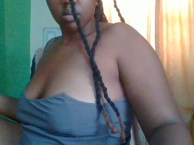 Sexymamasirra22 live webcam show