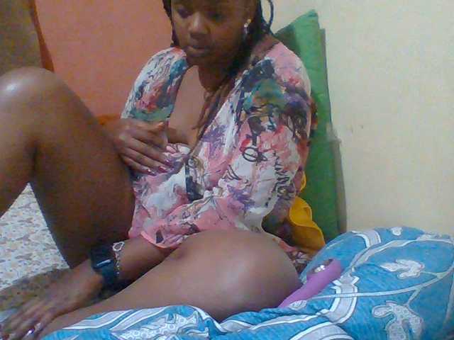 Sexymamasirra22 live webcam show