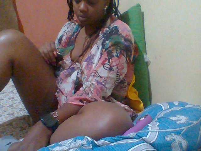 Sexymamasirra22 live webcam show