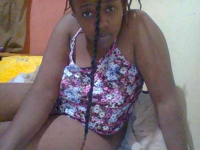 Sexymamasirra22 webcam