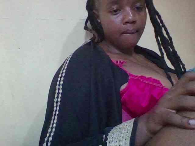 Sexymamasirra22 webcam