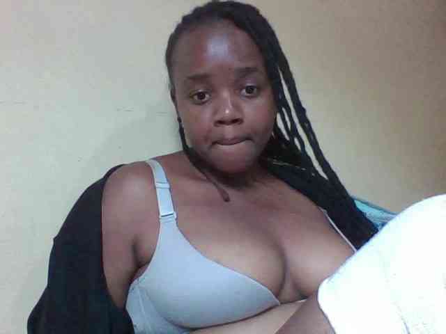 Sexymamasirra22 webcam