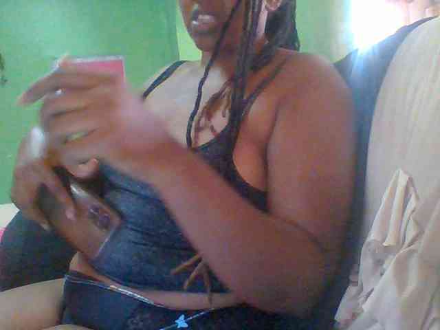 Sexymamasirra22 webcam