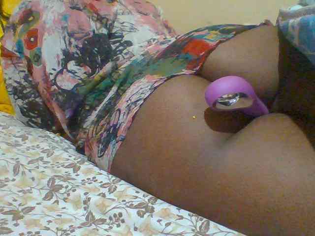 Sexymamasirra22 webcam