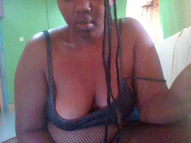 Sexymamasirra22 webcam