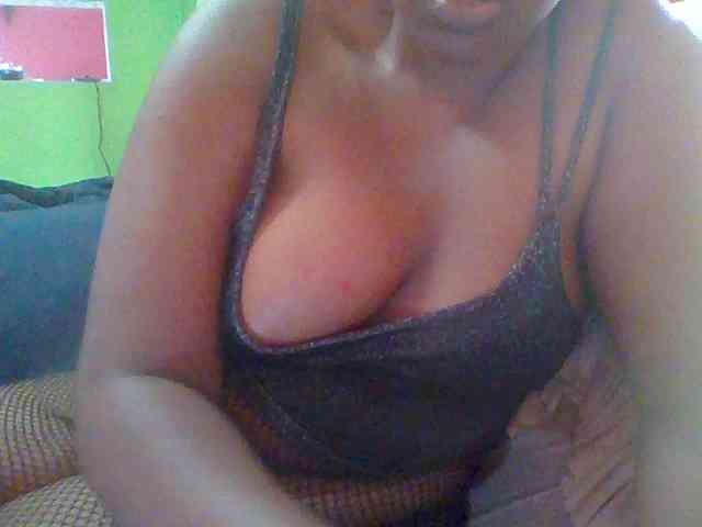 Sexymamasirra22 webcam