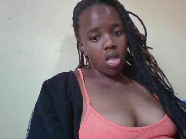 Sexymamasirra22 webcam
