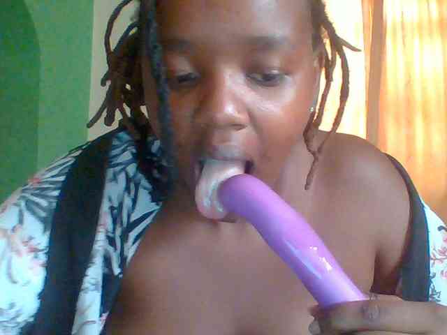 Sexymamasirra22 webcam