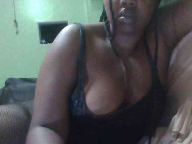 Sexymamasirra22 webcam