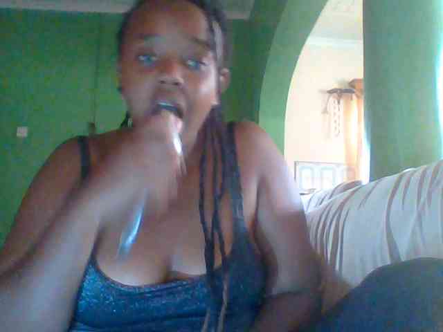 Sexymamasirra22 webcam