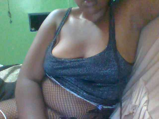 Sexymamasirra22 webcam