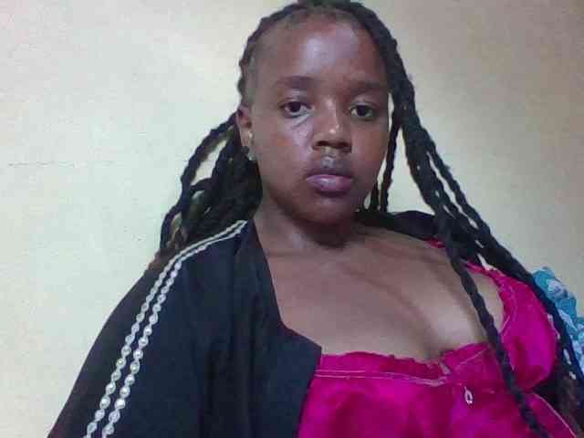 Sexymamasirra22 webcam