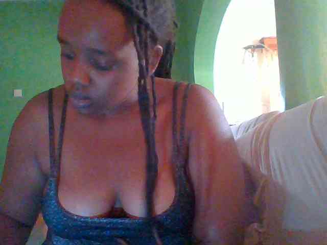 Sexymamasirra22 webcam