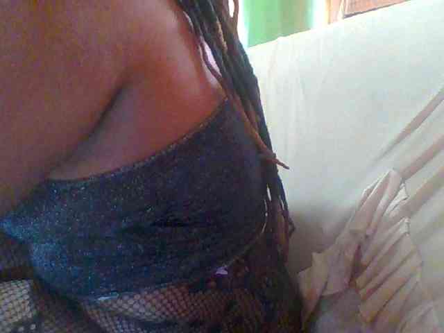Sexymamasirra22 webcam
