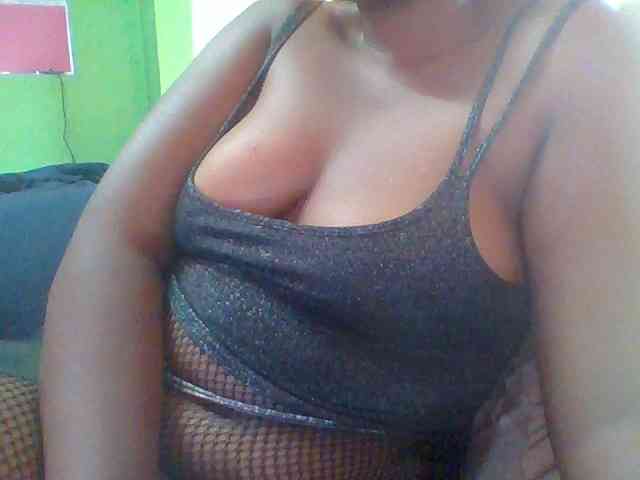 Sexymamasirra22 webcam