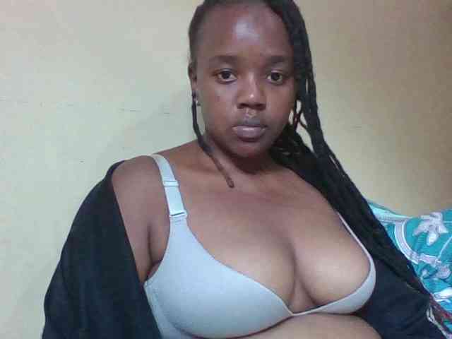 Sexymamasirra22 webcam