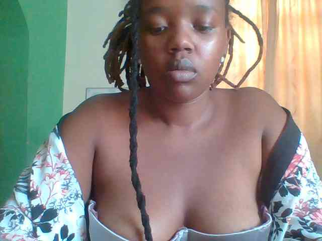 Sexymamasirra22 webcam