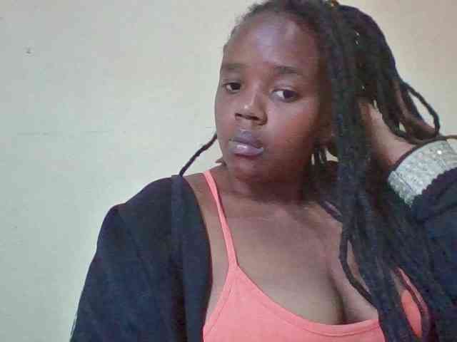 Sexymamasirra22 webcam