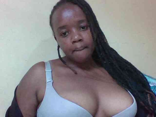 Sexymamasirra22 webcam