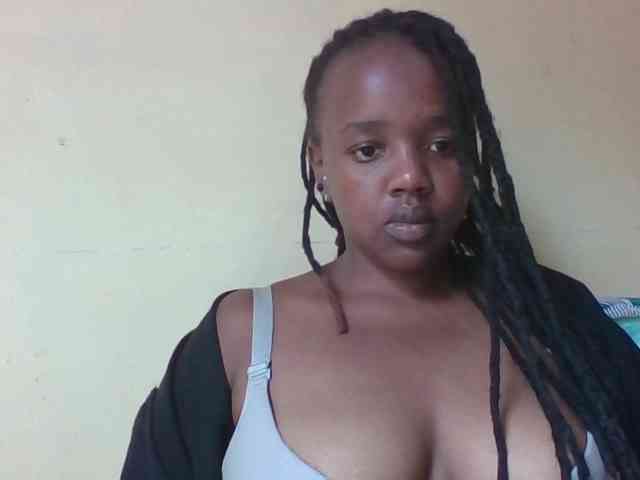 Sexymamasirra22 webcam