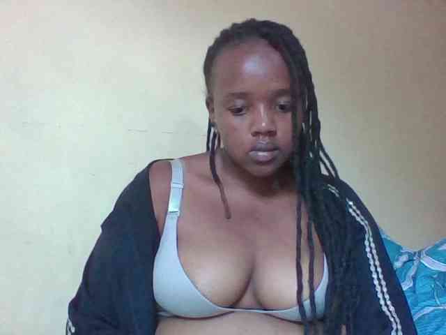 Sexymamasirra22 webcam