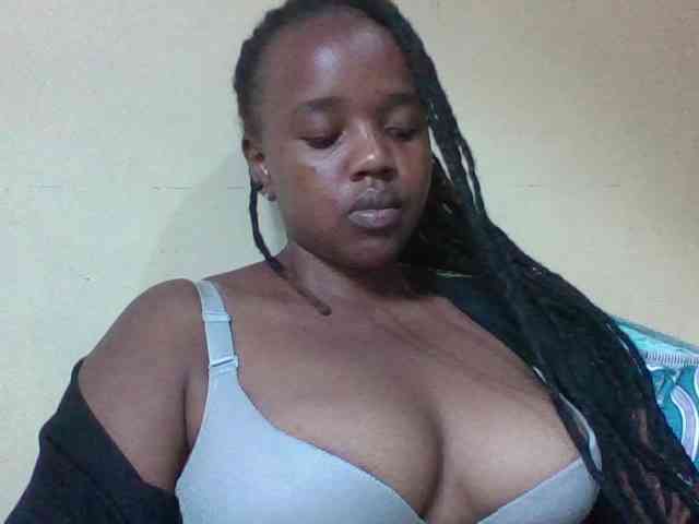 Sexymamasirra22 webcam